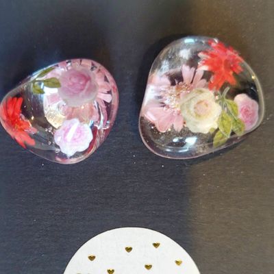 a couple of glass plates sitting on top of a table