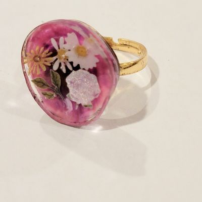 a close up of a ring with flowers on it