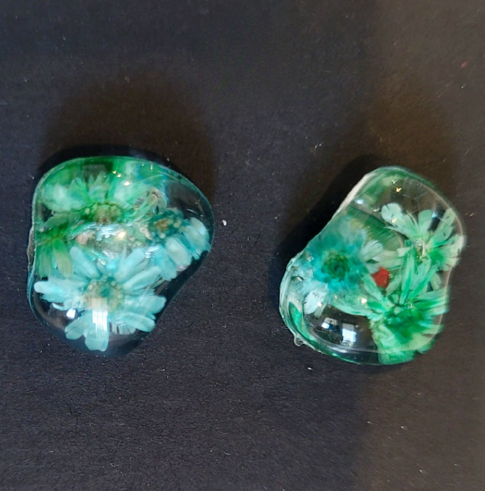 two pieces of glass sitting on top of a table