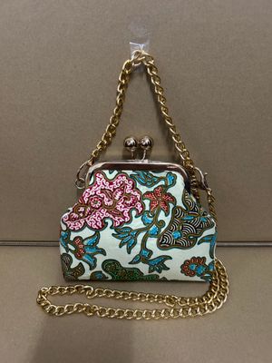 a purse with a chain attached to it