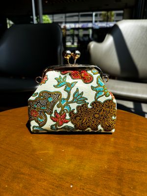 a purse sitting on top of a wooden table