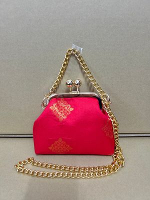 a pink purse sitting on top of a counter