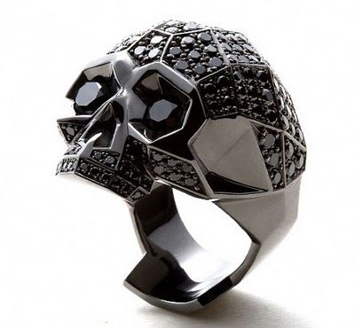 a skull ring with black diamonds on it