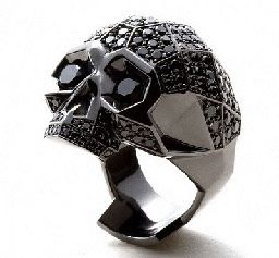 a ring with a skull on top of it