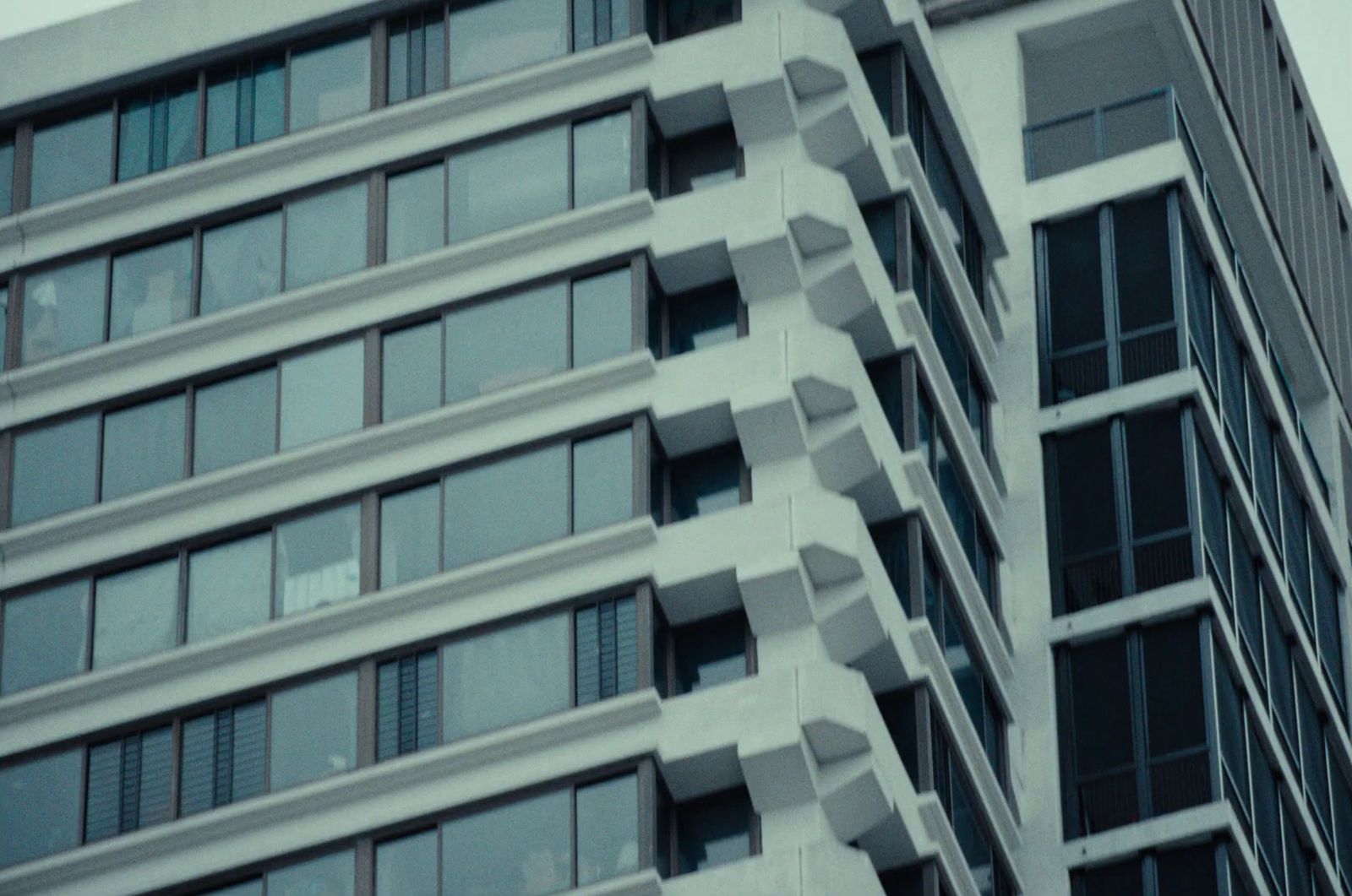 a tall building with lots of windows next to a traffic light