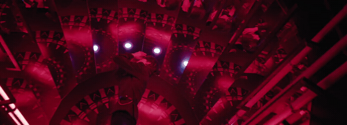 a red light is shining on a building