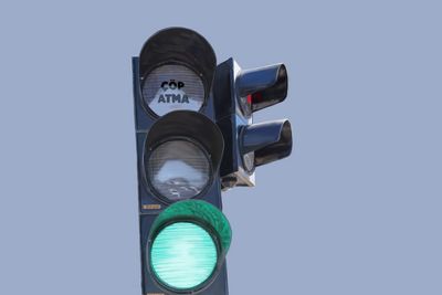 a traffic light with a green light on it
