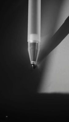 a black and white photo of a pen