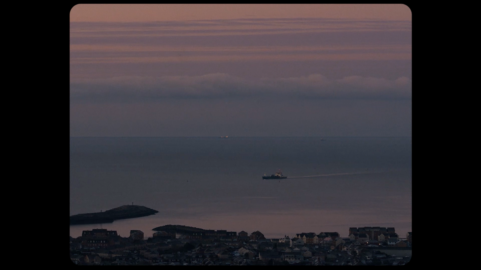 a boat is in the water near a city