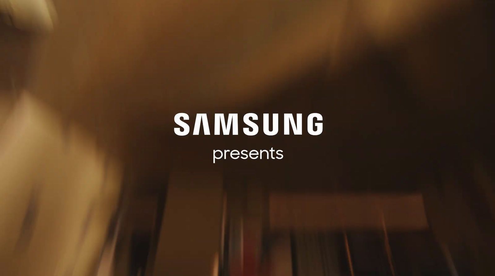 a blurry photo of a samsung phone