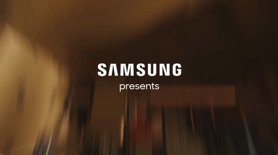 a blurry photo of a samsung logo