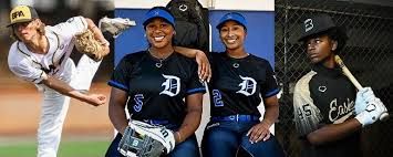 a group of baseball players standing next to each other