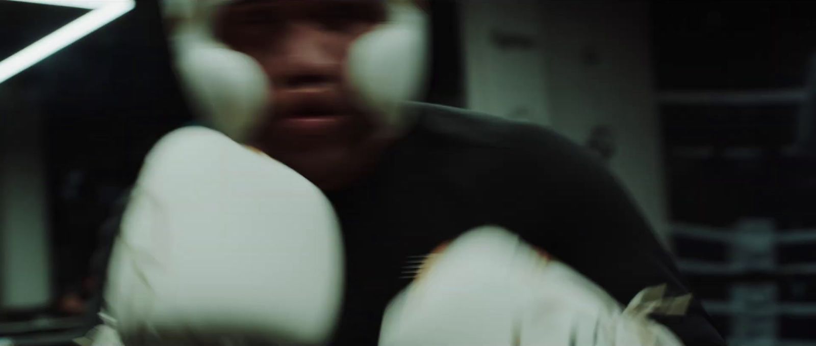 a blurry image of a man wearing boxing gloves