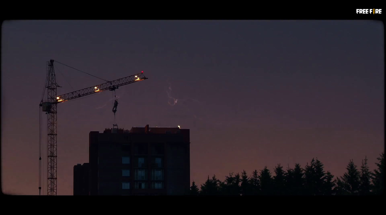 a crane that is sitting on top of a building