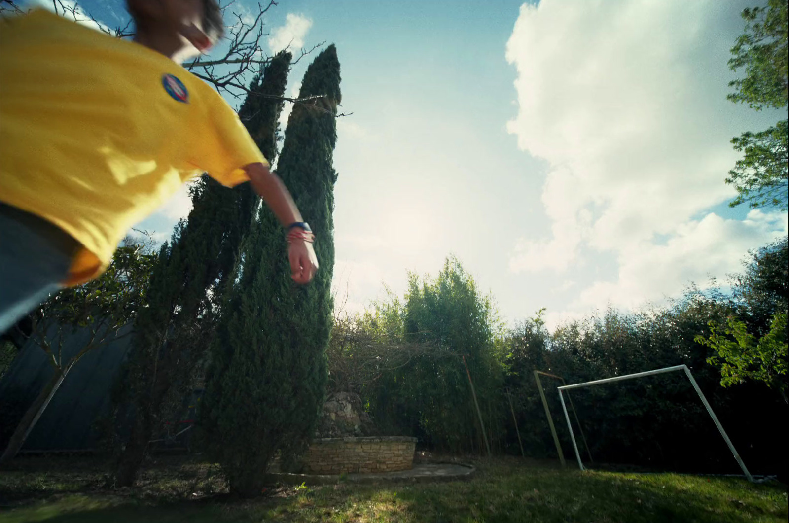 a man in a yellow shirt throwing a frisbee