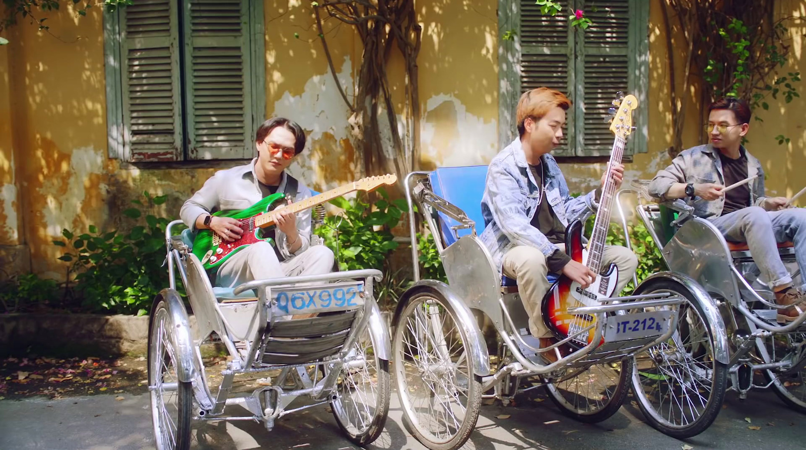 a group of men riding on the back of a horse drawn carriage