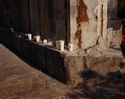 a bunch of cups that are sitting on a ledge