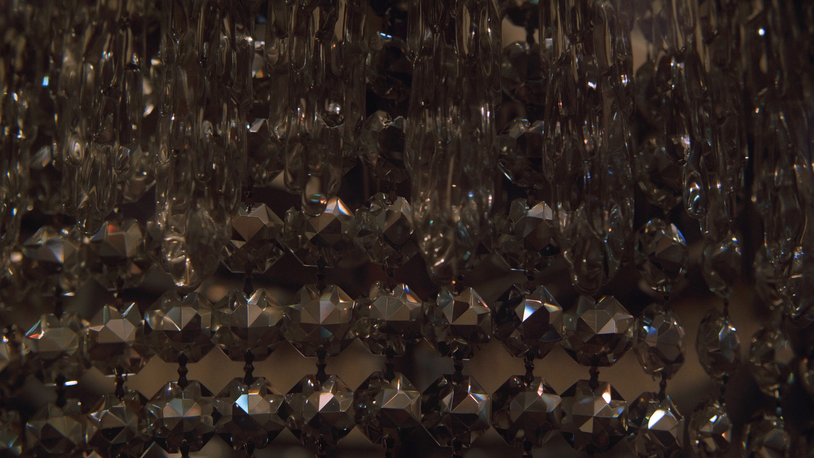 a bunch of crystal beads hanging from a ceiling