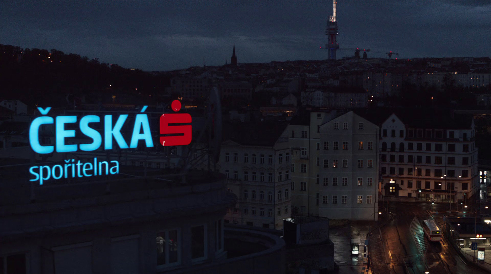 a city at night with a ceska sign lit up