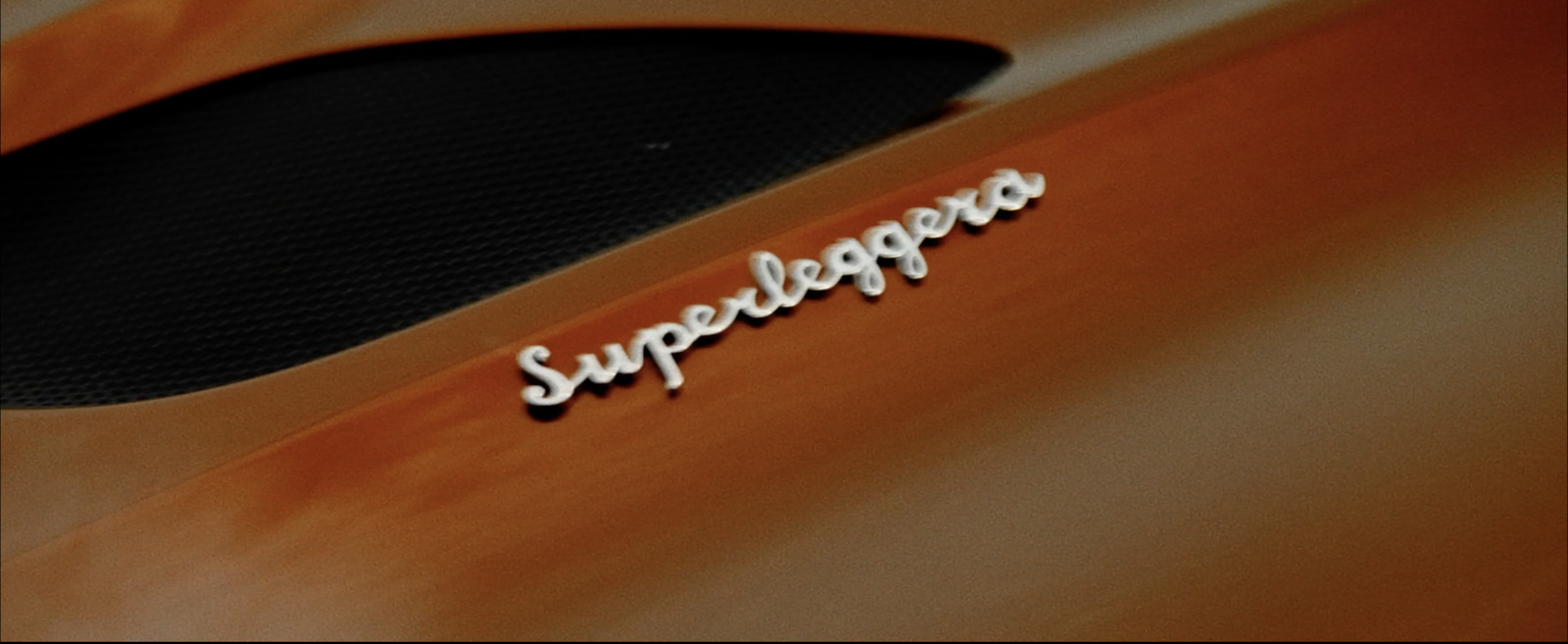 a close up of a car with the word suplapa on it