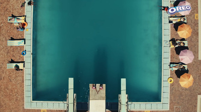 an overhead view of a swimming pool with umbrellas