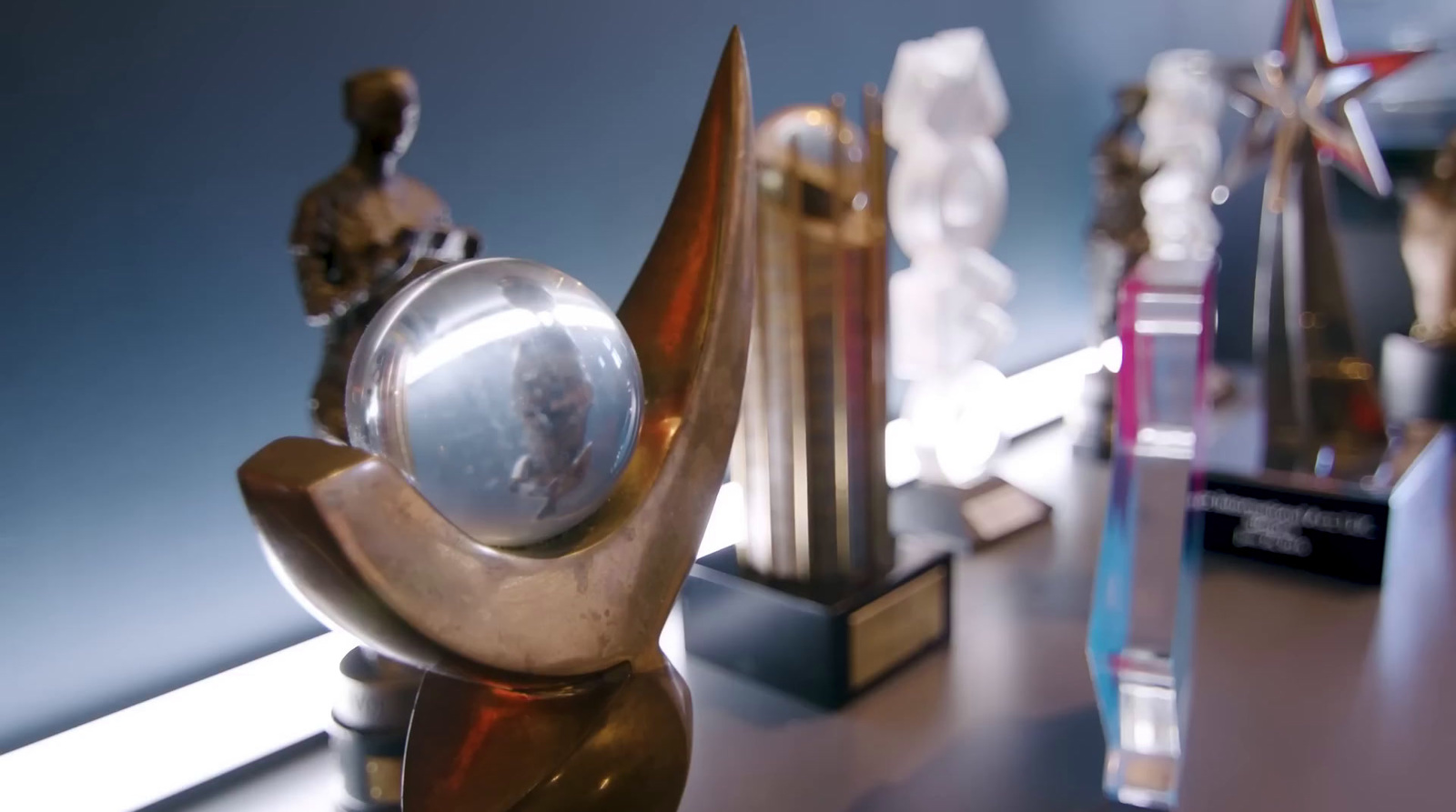 a group of trophies sitting on top of a table