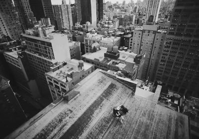 a black and white photo of a city skyline