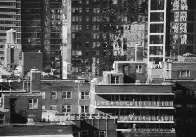 a black and white photo of a city skyline