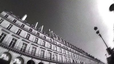 a black and white photo of a building