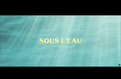 a picture of the words sous leau under water