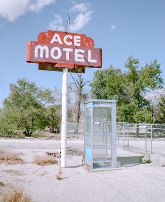 an old motel sign in the middle of nowhere