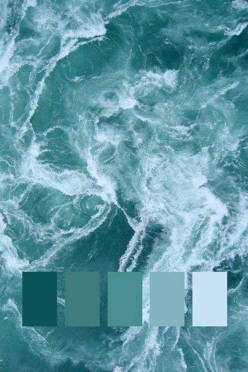 a picture of a blue ocean with waves