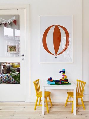 a picture of a hot air balloon hanging on a wall