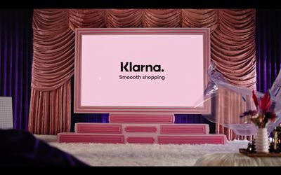 a pink sign that says klarna on it