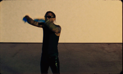 a man in black shirt throwing a blue frisbee