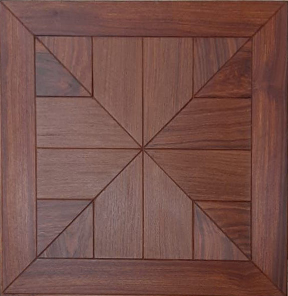 a picture of a wooden frame with a pattern on it