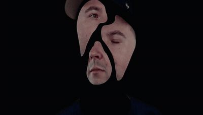 a man in a baseball cap and a face mask