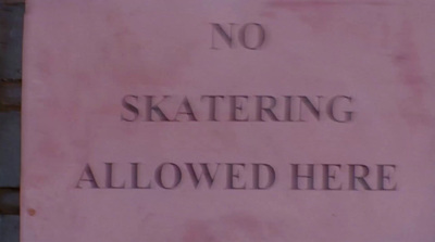 a sign that says no skateboarding allowed here