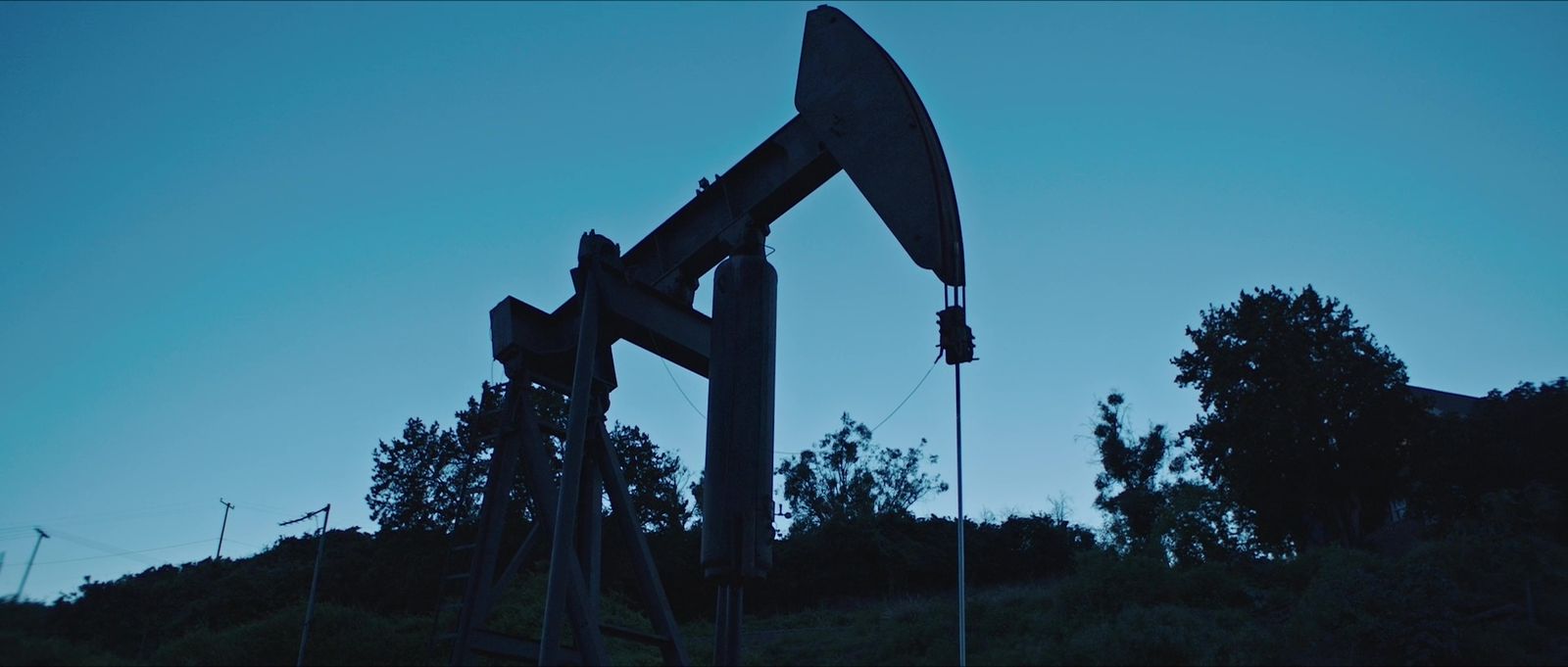 an oil pump sitting on top of a hill