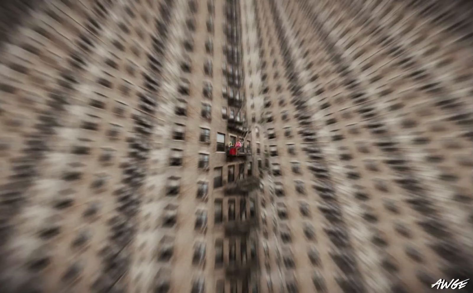 a blurry photo of a building in the middle of a city