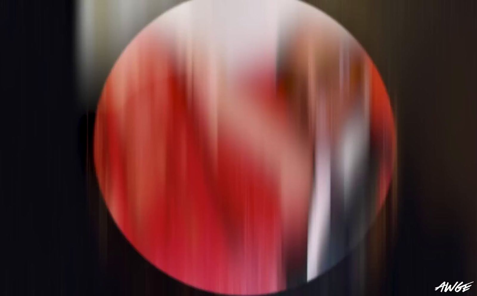 a blurry picture of a red and white circle