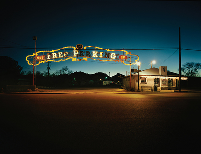 a lit up sign that reads free king