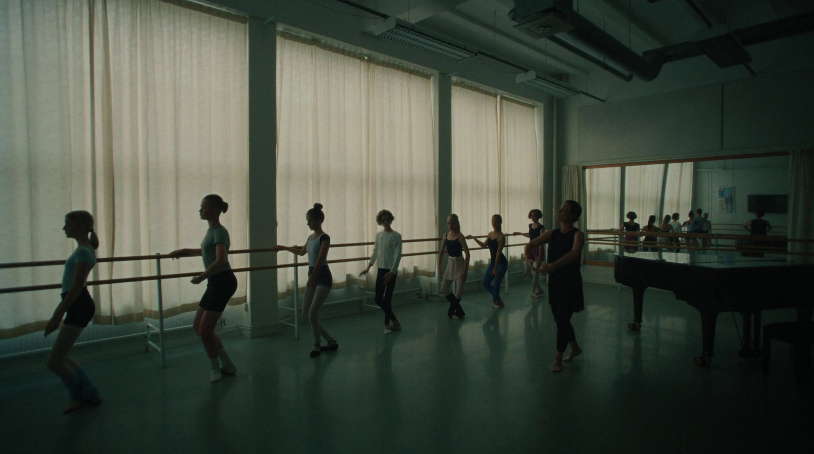 a group of people in a dance class