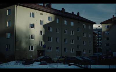 a group of cars parked in front of a tall building