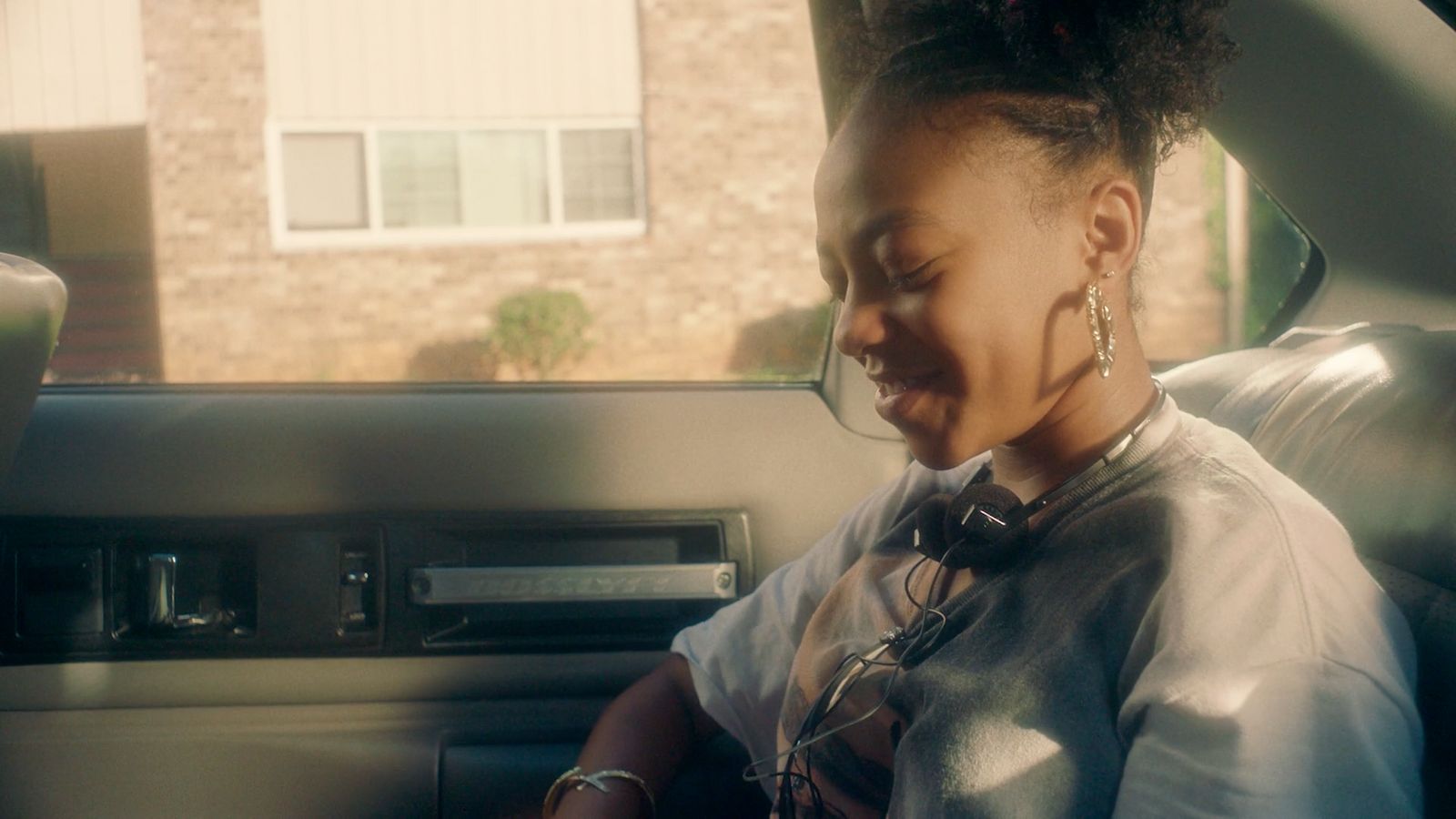 a woman sitting in the back seat of a car