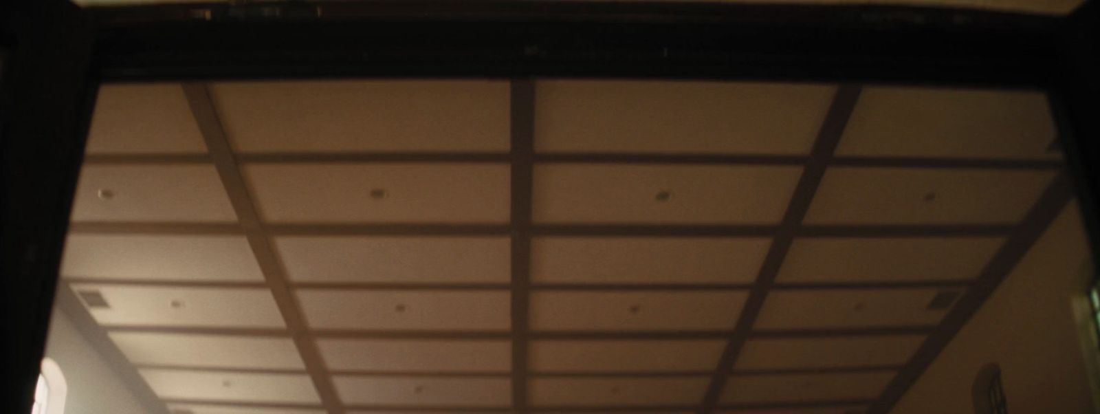 a view of the ceiling of a building through a mirror