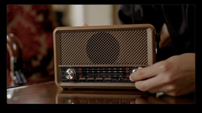 an old radio sitting on top of a wooden table