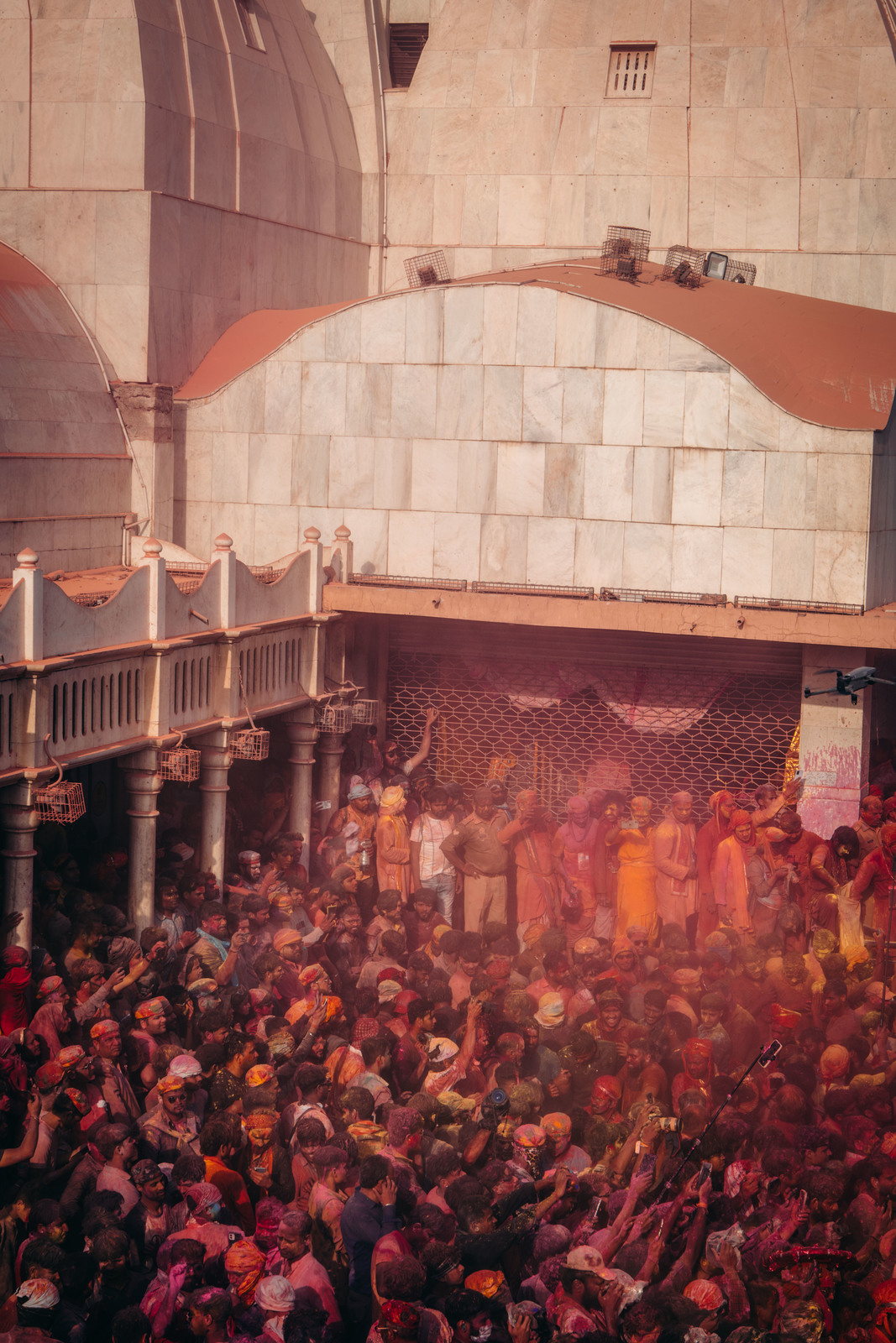 a crowd of people standing around a building