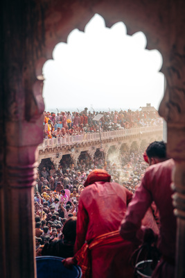 a crowd of people standing around in front of a building