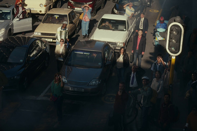 a busy city street filled with lots of traffic